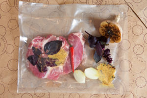 Стейк из свинины в вакуумной упаковке (полуфабрикат)